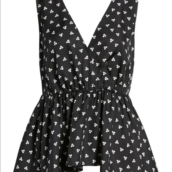 Brand: Lewit
Lewit Sharkbite Hem Silk Tank, Black -White Knot Print, Medium - Picture 2 of 8